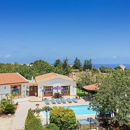 ヴィラ In Sleeps 6 Includes Swimming Pool Air Con And Wifi 0 *