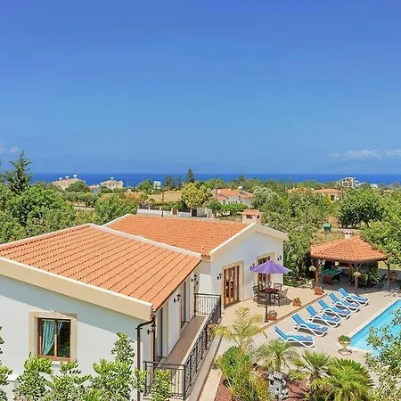 ヴィラ In Sleeps 6 Includes Swimming Pool Air Con And Wifi 0 ネオ・チョリオ