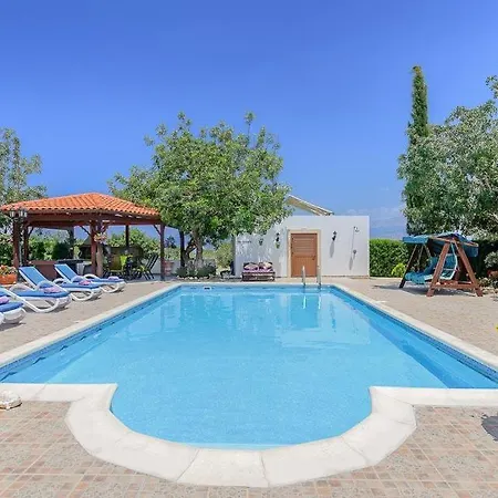 In Sleeps 6 Includes Swimming Pool Air Con And Wifi 0 ネオ・チョリオ