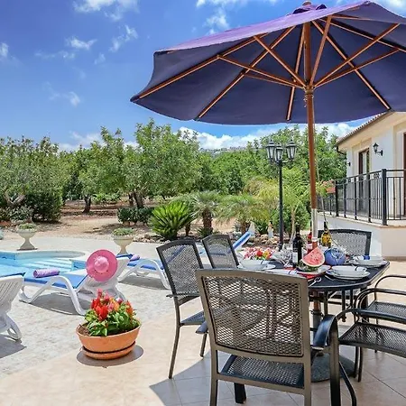 ヴィラ In Sleeps 6 Includes Swimming Pool Air Con And Wifi 0 *