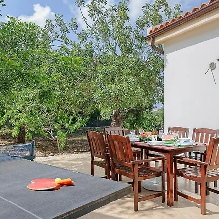 In Sleeps 6 Includes Swimming Pool Air Con And Wifi 0 ヴィラ ネオ・チョリオ
