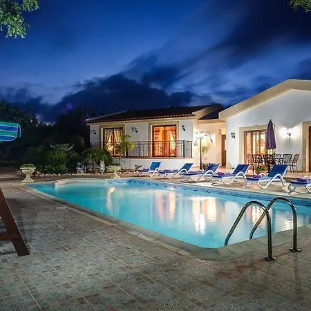 In Sleeps 6 Includes Swimming Pool Air Con And Wifi 0 *